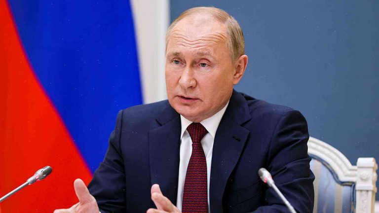 Putin warns Nato against military action in Ukraine