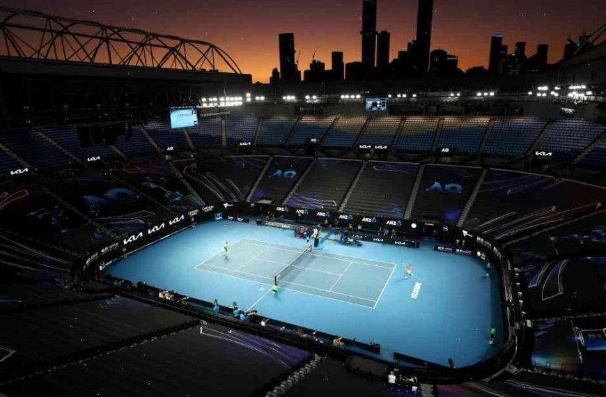 Want to play in the Australian Open? Get vaccinated, minister tells players